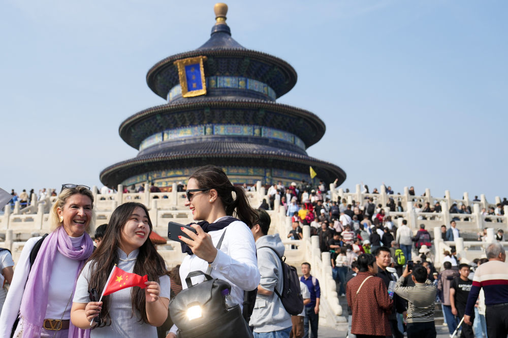 九游app：新華視點(diǎn)文旅融合出新出彩 消費(fèi)市場活力涌動——2024年國慶假期盤點(diǎn)(圖1)